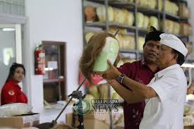 Tante rambut palsu selalu gaya dengan fashion warna senada. Kunjungi Pabrik Wig Koster Disambut Gema Salam Satu Jalur Balipuspanews Com