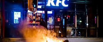 În olanda, restricțiile dure intrate în vigoare încă de sâmbătă nu au fost pe placul multora și au apărut proteste. Terza Notte Di Tumulti Anti Lockdown Oltre 200 Arresti In Olanda