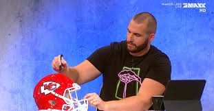 The buffalo bills at +1000, the green bay packers at +1300 and the baltimore ravens at +1400 are also near the top of boards. Footballhelm Der Kansas City Chiefs Signiert Von Der Rannfl Crew