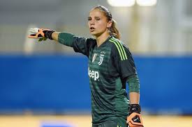 Four fantastic years together, grazie @laura1giuliani! Chi E Laura Giuliani Vita Privata Del Portiere Della Juventus Femminile Popcorn Tv