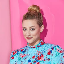 Lili reinhart may be killing it as betty cooper on riverdale, but the star has faced her own set of personal challenges along the way. Lili Reinhart France Lilireinhart Fr Twitter