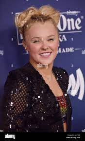 Beverly Hills, United States. 2nd Apr, 2022. JoJo Siwa arrives on the red  carpet for the 33rd Annual GLAAD Media Awards at the Beverly Hilton in  Beverly Hills, California on Saturday, April