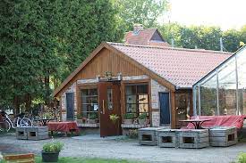 In der alten schlossgärtnerei befinden sich das gartencafe udn der hofladen. Schlossgartnerei Wiligrad