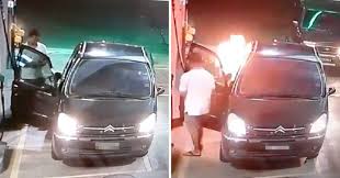 Ketika menekan pedal minyak, ia mengeluarkan bau hangit yang kurang menyenangkan. Page 37 Era Baru
