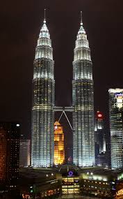 Kl tower is also the first. 10 Tallest Buildings In The World Petronas Towers Kuala Lumpur Itravelsite Petronas Towers Building Famous Architects