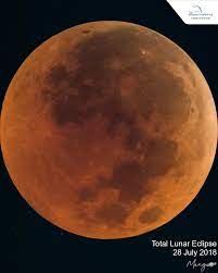 Below the moon the currently very big mars is. Scob Science Centre Observatory ð•Žð•™ð•'ð•¥ ð•šð•¤ ð•™ð•'ð•¡ð•¡ð•–ð•Ÿð•šð•Ÿð•˜ A Total Lunar Eclipse Will Occur Between Sgt 4 47pm To 9 49pm This Wednesday 26th May 2021 In Singapore We Can Observe The Later