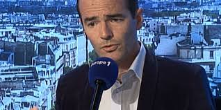Franck ferrand raconte l'histoire avec un enthousiasme communicatif et un talent déjà bien connu.son arrivée sur radio classique sonne comme une évidence. Video Franck Ferrand Raconte L Histoire D Europe 1 Pour Les Journees Du Patrimoine