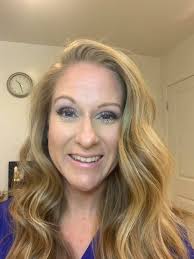 Before and after using Bella bronzer 🌞 (Catch the replay below) 👇🏼 The  only change in these photos is adding the bronzer. I feeel like my skin is  glowing more in the