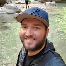 World Series managers Dave Roberts and Aaron Boone competed against each  other when they played in college, and they weren't friends, Roberts says.  👀 Roberts went to UCLA, Boone USC.