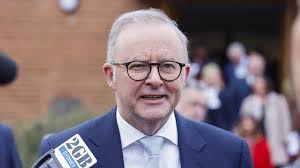 Indian migrant lands in city of dreams Mumbai