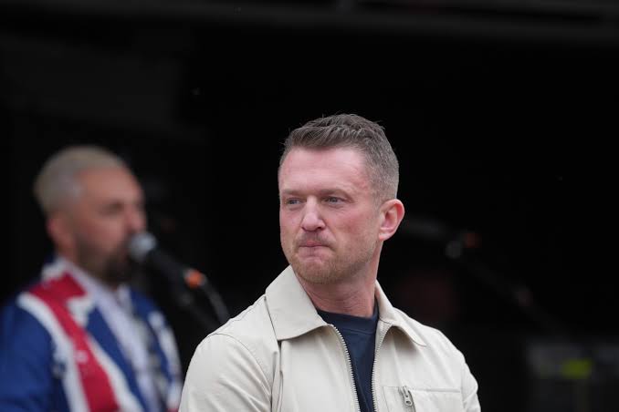 Tommy Robinson apologises after labelling Glasgow father an 'invader' | The Independent