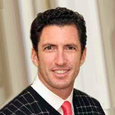 Robin Ringer's Instagram, Twitter & Facebook