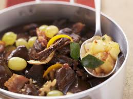 Gulasch Vom Reh Mit Weihnachtlichen Gewurzen Rezept Rezepte Lebensmittel Essen Gulasch