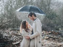 Bentuk tulisan di dinding buat sketsa awal sebuah kata favoritmu di dinding. 12 Ide Pre Wedding Dengan Payung Tetap Terlihat Estetik Plus Aman Di Musim Hujan