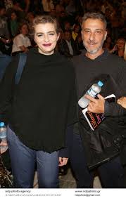 Πρόκειται για την μαρία μάτσα συνεργάτη του γιώργου παπαδάκη στην εκπομπή καλημέρα ελλάδα. Beloydinos Xwrismos Gia Maria Kitsoy Kai Minw Matsa Iciao