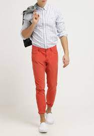 Como Llevar Pantalones De Colores Para Hombres Pantalones Colores Hombres I Combinacion De Ropa Hombre Ropa De Hombre Casual Elegante Pantalones De Colores