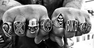 你知道美式复古骑士 标配 的由来吗 骑士戒指 偶屿的手工世界 biker rings rings for men biker jewelry