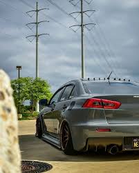 Subaru Impreza Wrx Sti Vs Mitsubishi Lancer Evolution X Mitsubishi Evo 10 Static Fitment Carros Carros Do Futuro