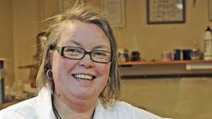 Sadelmakarmästaren Sonja Jonssons yrkesval hängde på rösten