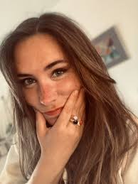 Marine a infiltré le milieu cinéphile élitiste ET youtuber ciné geek en  faisant croire qu'elle était à la fois fan du Parrain ET de Jurassic Park  🦖La supercherie a atteint son paroxysme