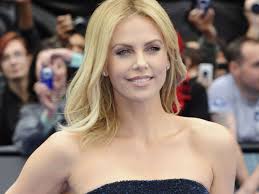 She is known for her work on diese drombuschs (1983), sturm der liebe (2005) and der erste frühlingstag (1971). Charlize Theron Rasiert Sich Den Kopf Stars
