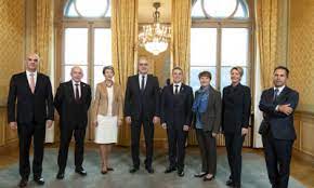 Seuls les commerces de première le conseil fédéral a décrété lundi l'état de situation extraordinaire, prenant ainsi seul les commandes de la crise. Le Conseil Federal Devoile Ses Nouvelles Mesures Lfm La Radio