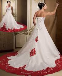 I first noticed a lack of positivity towards women's size and appearance when i started working in the wedding industry five years ago, kate beavis, owner of alternative wedding blog magpie wedding, tells refinery29. Plus Size Gothic Wedding Dresses Uk Food Ideas Red Wedding Dresses Gothic Wedding Dress Wedding Dresses