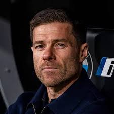 🚨 Zidane está focado na seleção francesa. O Real Madrid descartou seu  retorno. O clube analisou outros dois treinadores caso Xabi não consiga  reverter a situação, mas nenhum os convenceu até o