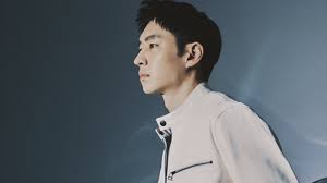Lee je hoon di majalah marie claire edisi juli 2017. Lee Je Hoon Poses For Car Themed Photoshoot Forward Of Upcoming Drama Gossipchimp Trending K Drama Tv Gaming News