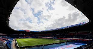 Discover here how to easily get to the parc des princes! Le Parc Des Princes Orne D Un Tifo Pour Psg Barca