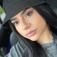 Leslie Pimentel's Instagram, Twitter & Facebook