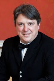 舞台芸術の バス人の歌手を発見