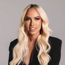 Kasey Lee's Instagram, Twitter & Facebook