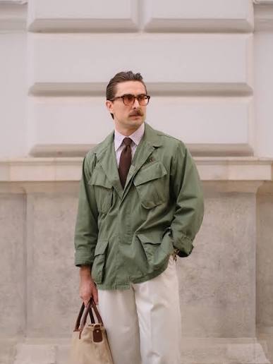 The Safari jacket first emerged in the second Boer War at the end of the 19  th century. Made from tough cotton twill with four bellows pockets to carry  munitions it became