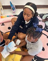 UA seventh and eighth graders explored the science of making waves earlier  this week in the STEM lab! 🌊 At different wave stations, they saw  firsthand how amplitude is related to either