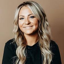 Tosha Beach's Instagram, Twitter & Facebook