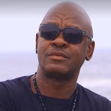 It's either you love me or leave me alone. 🦅