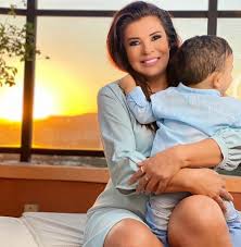 Mara maravilha chegava a bordo de um trenzinho genial e o sol, com o sorriso largo, eram as marcas desse em 1998, mara maravilha lançou seu primeiro cd gospel. Mara Maravilha Fala Sobre Ser Mae Aos 50 Anos O Tempo De Deus Sbt