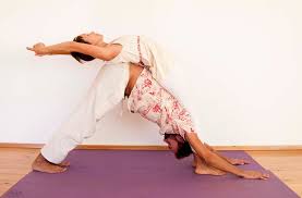 Resultado de imagen de yoga en pareja