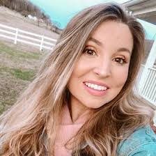 Jenna Hackett's Instagram, Twitter & Facebook