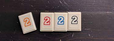 Cada ficha muestra un número que va del 1 al 13, en cuatro colores: El Rummi Un Juego Para Todas Las Edades Aprendiendo Matematicas