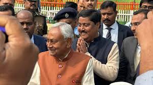 पूर्णिया: समाधान यात्रा में शिलापट्ट से मंत्री आफ़ाक़ आलम का नाम ही गायब