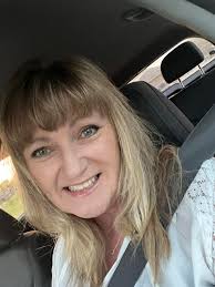 Introduction of a cat lady from Iowa with a unique obsession for clean  baseboards