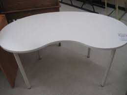 55 X 28 X 29 White Lacquer Kidney Shaped Desk Table White Metal Legs Brand Ikea Item Id 438223 Category Des Table Desk Desk Inspiration Table