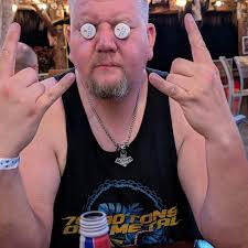 Best hotel area for festival with friends?