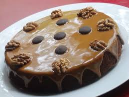 Ingredients Pour 6 Personnes La Pate Du Gateau 100 G De Cerneaux De Noix 8 Cerneaux Pour La Decoration 15 G D Gateau Moelleux Gateau Yaourt Chocolat Gateau
