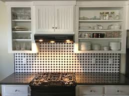Y es que antiguamente era común encontrar en las cocinas azulejos muy llamativos, con todo tipo además, también es posible renovarla mediante cenefas adhesivas. Las 4 Razones Por Las Que Deberias Poner Cenefa En Tu Cocina Cenefas Para Pared