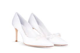 Scarpe da sposa modello chanel con glitter argento e dettagli dorati. Scarpe Da Sposa Le Novita 2019 Il Velo E Il Cilindro