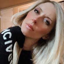 Josie Dickinson's Instagram, Twitter & Facebook