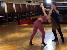 Auch in der fünften folge von let's dance 2021 am 9. Let S Dance Rtl Boser Sturz Von Lola Weippert Im Video Fans Besorgt Tv